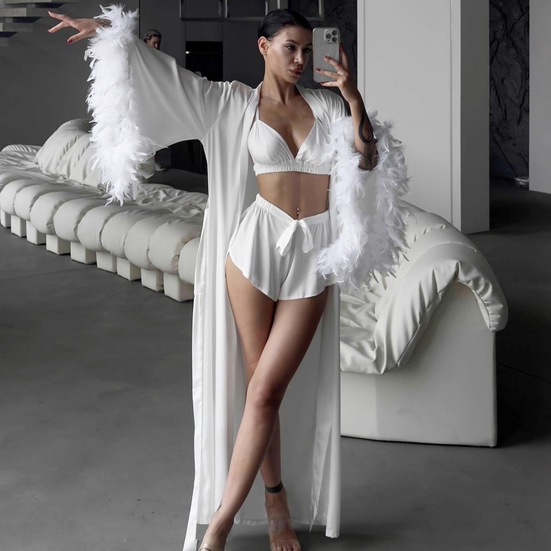 Трехпредметный комплект: халат – обзор и цена Bathrobe